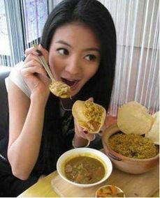 直播吃酸角讲娱乐圈的瓜